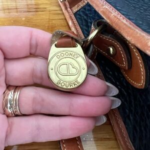 Beautiful vintage Dooney & Bourke should bag